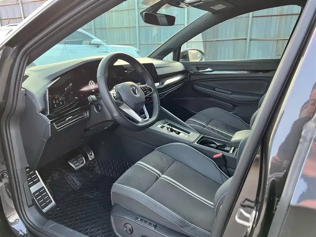 Volkswagen Golf 2023 из CN, фото 3