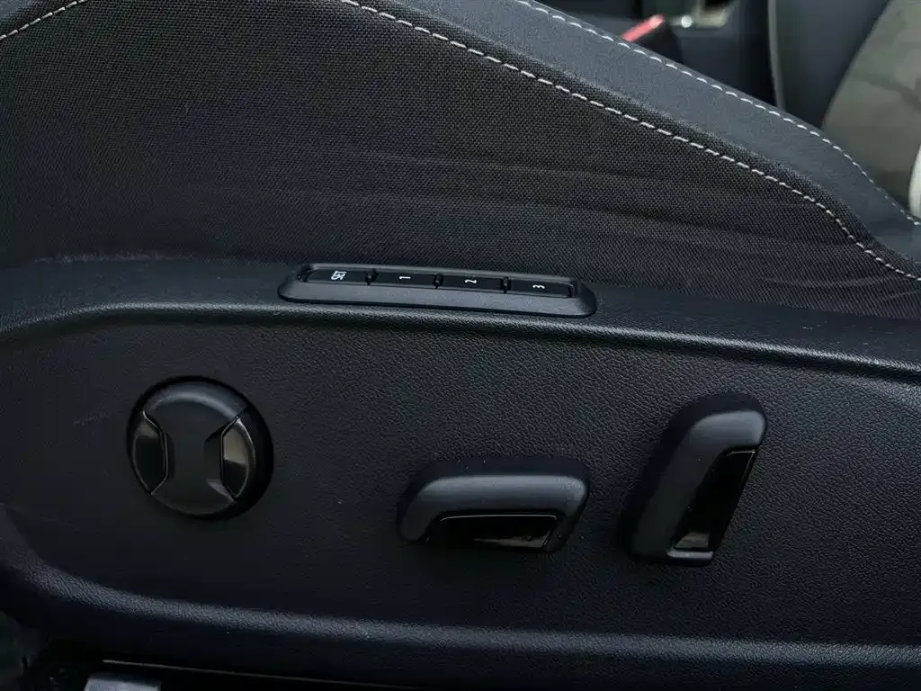 Volkswagen Golf 2023 из CN, фото 7