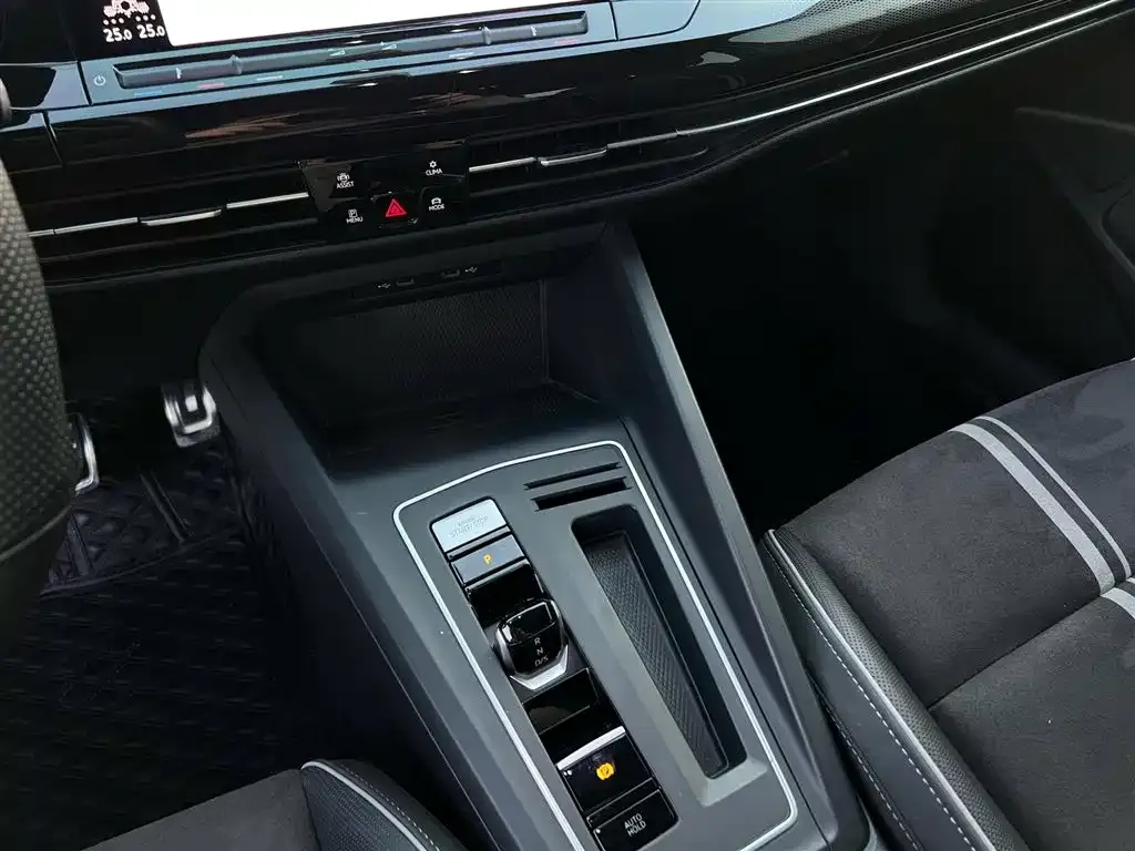 Volkswagen Golf 2023 из CN, фото 4