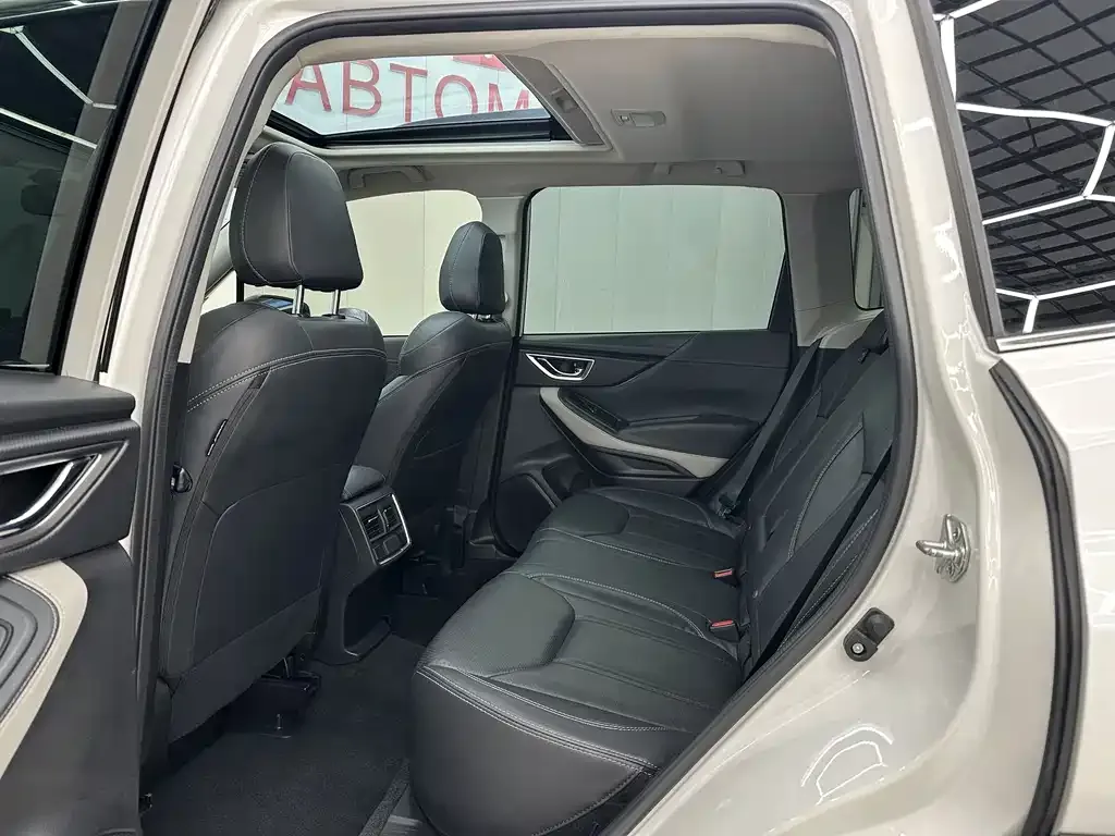 Subaru Forester 2023 из CN, фото 10