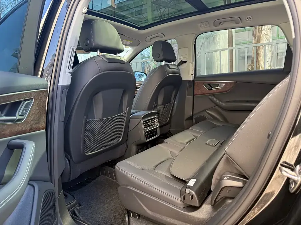 Audi Q7 2025 из CN, фото 3