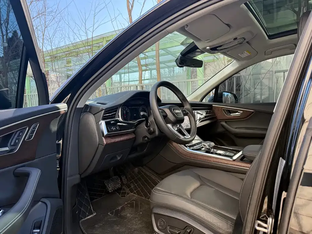 Audi Q7 2025 из CN, фото 2