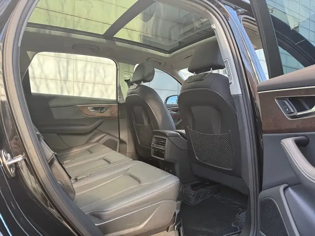 Audi Q7 2025 из CN, фото 5