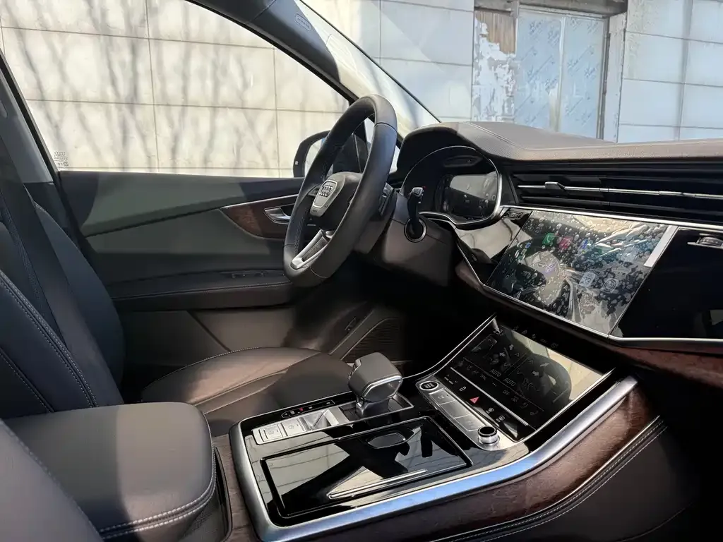 Audi Q7 2025 из CN, фото 9