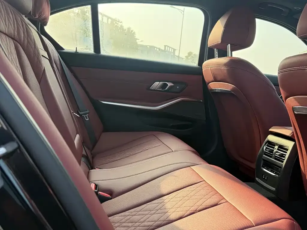 BMW 3 Series 2024 из CN, фото 3