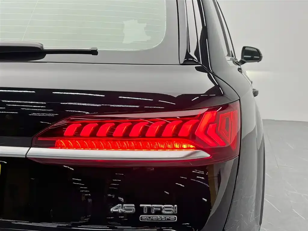 Audi Q7 2023 из CN, фото 9