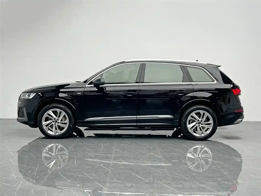 Audi Q7 2023 из CN, фото 10