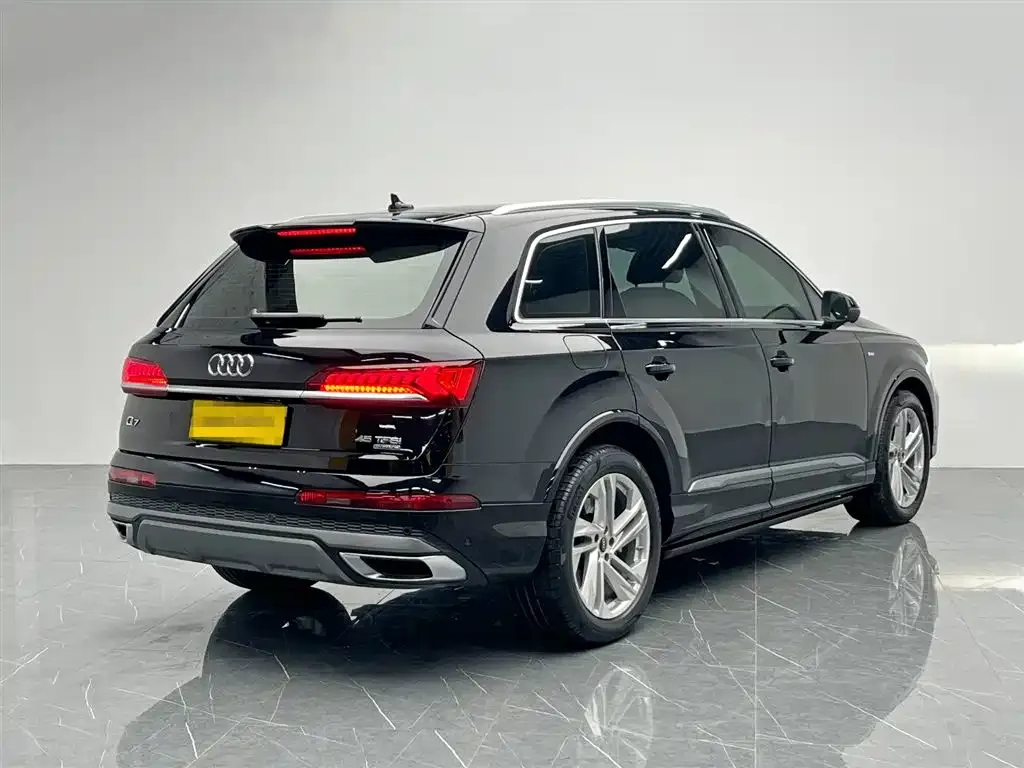 Audi Q7 2023 из CN, фото 6