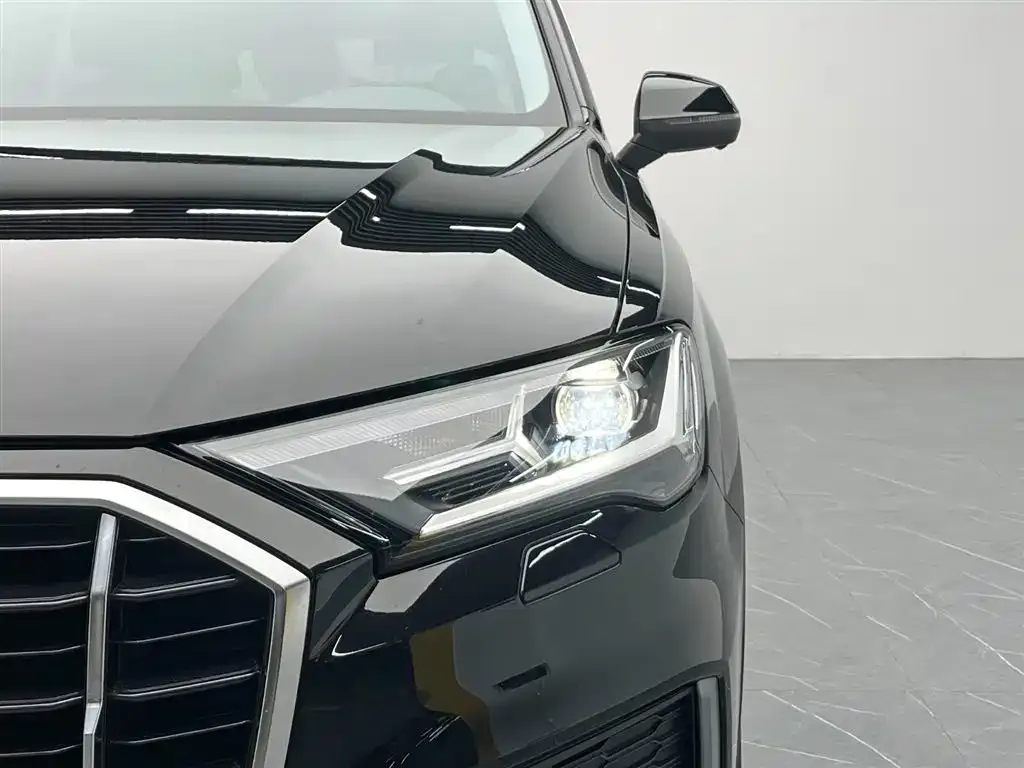 Audi Q7 2023 из CN, фото 4