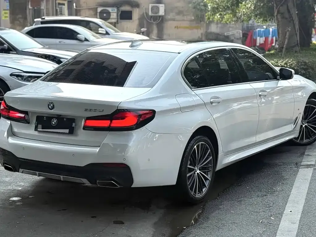 BMW 5 Series — фото 2