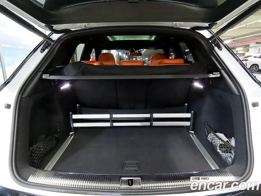 Audi SQ5 2021 из KR, фото 10