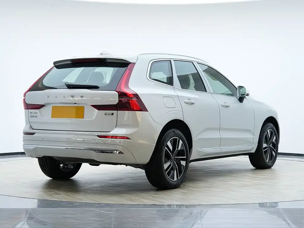 Volvo XC60 — фото 6