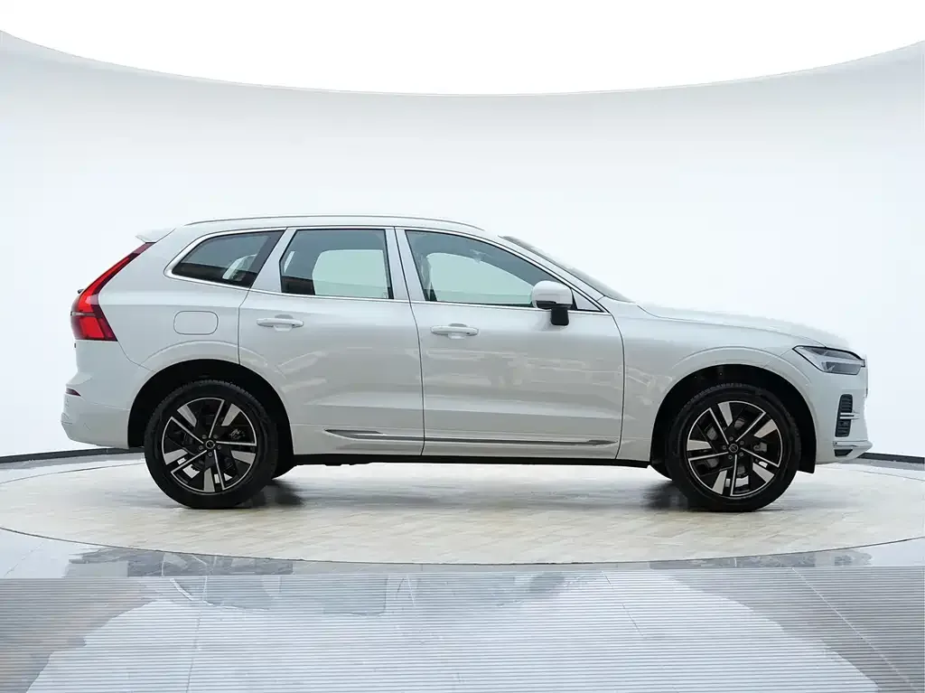 Volvo XC60 — фото 2