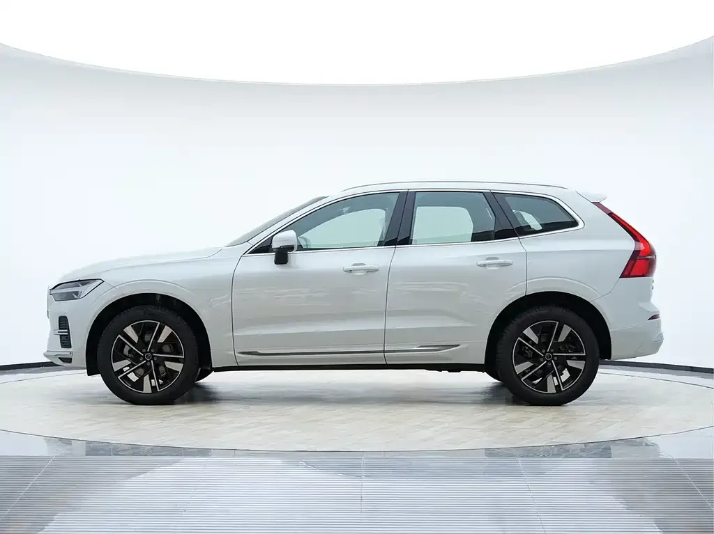 Volvo XC60 — фото 9