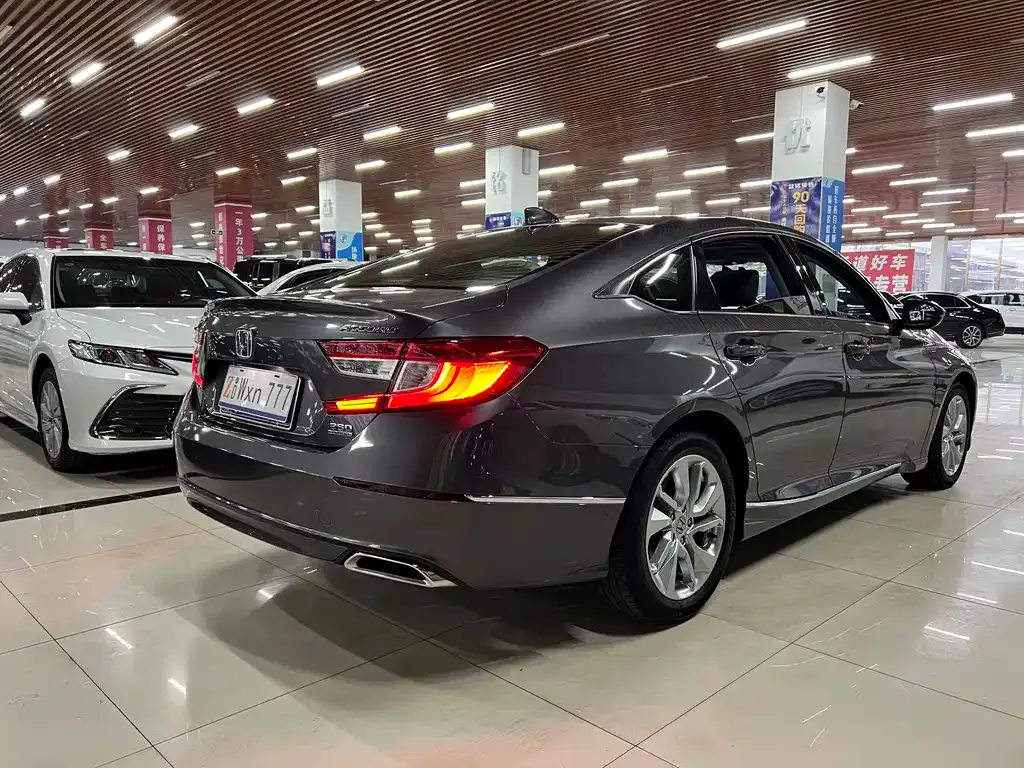 Honda Accord — фото 9