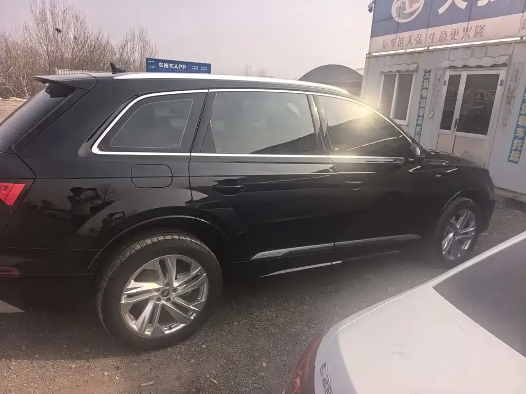 Audi Q7 2022 из CN, фото 2