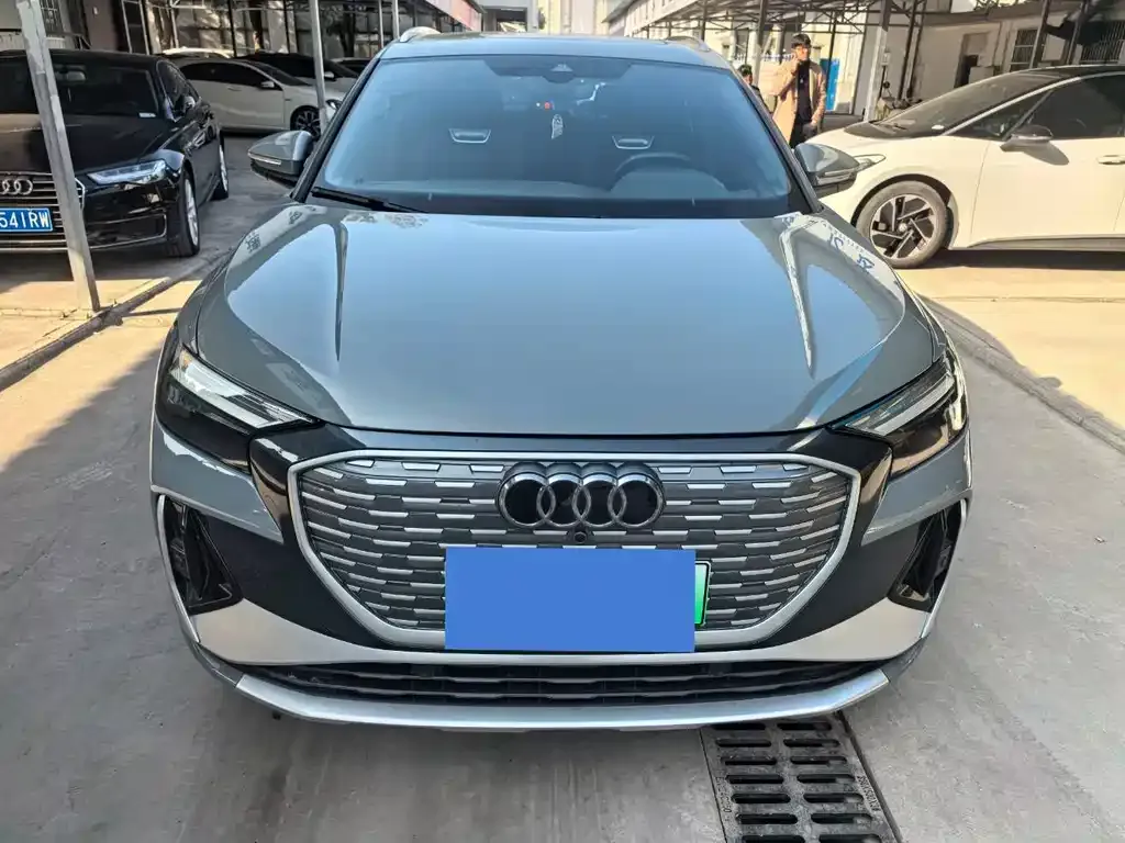 Audi Q4 e-tron — фото 2