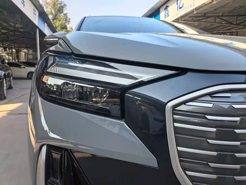 Audi Q4 e-tron — фото 4