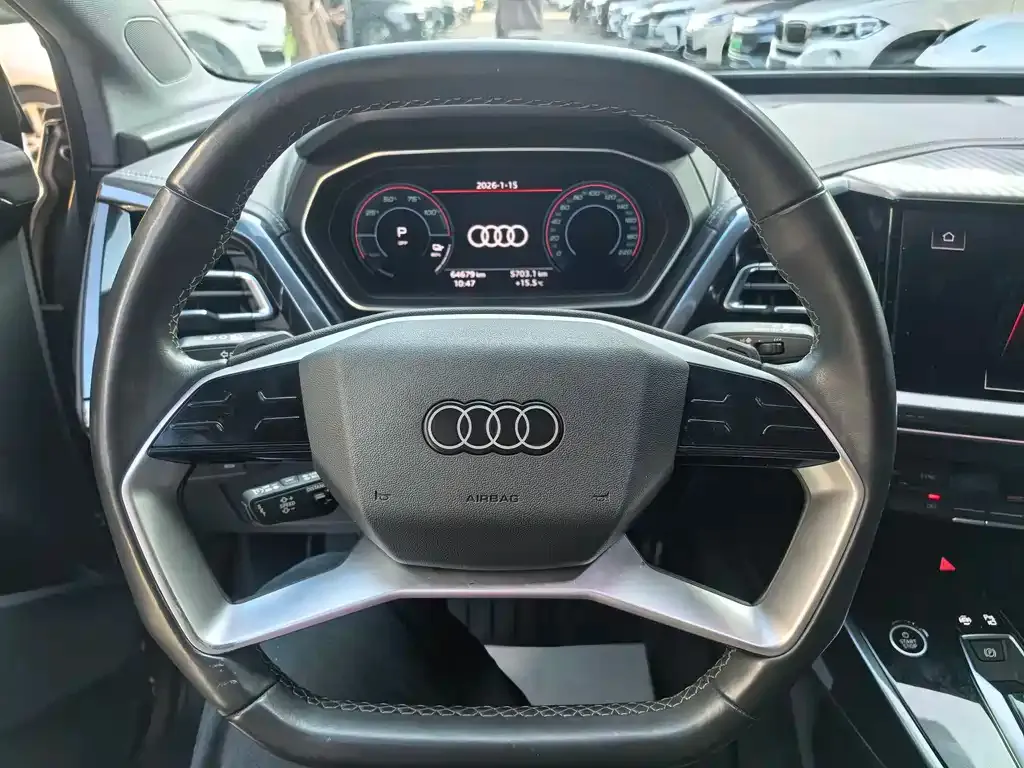 Audi Q4 e-tron — фото 10