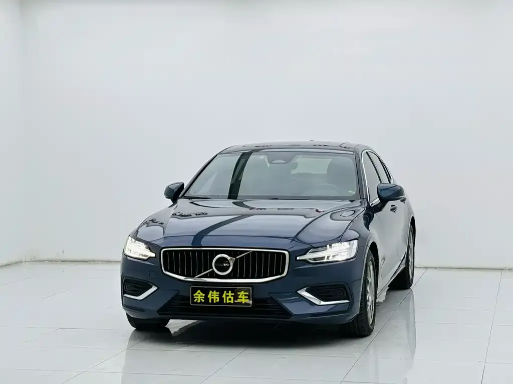 Volvo S60 — фото 1