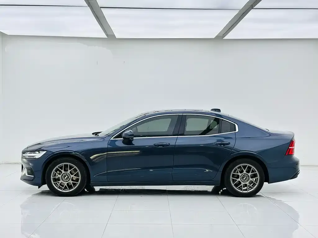 Volvo S60 — фото 10