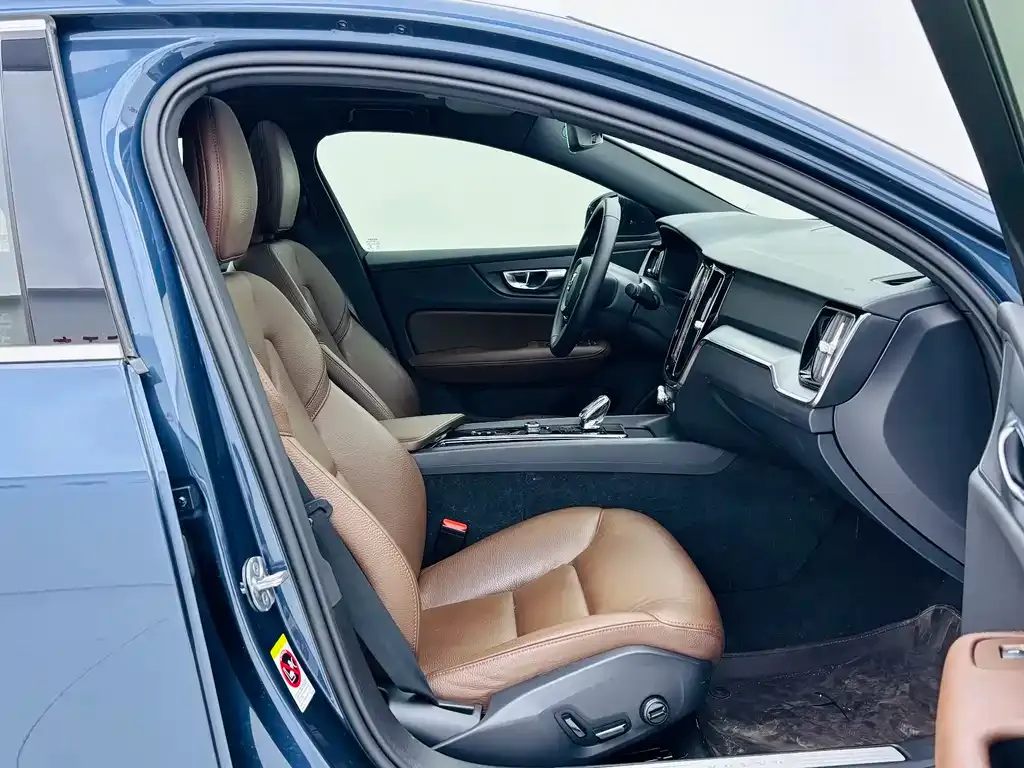 Volvo S60 — фото 6