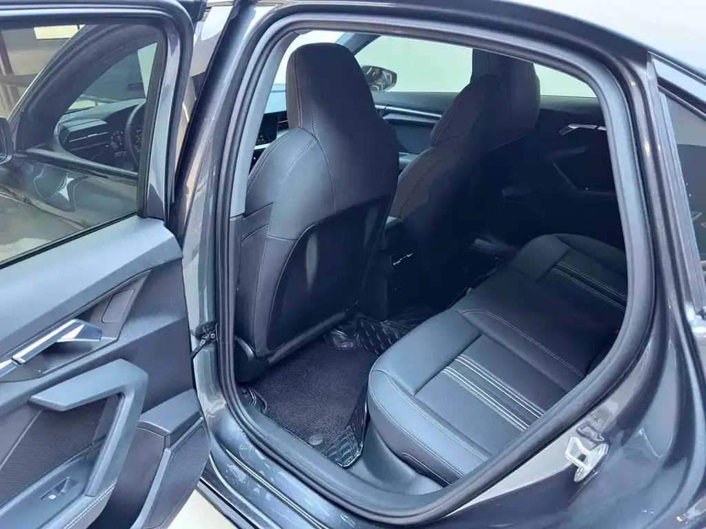 Audi A3 2023 из CN, фото 6