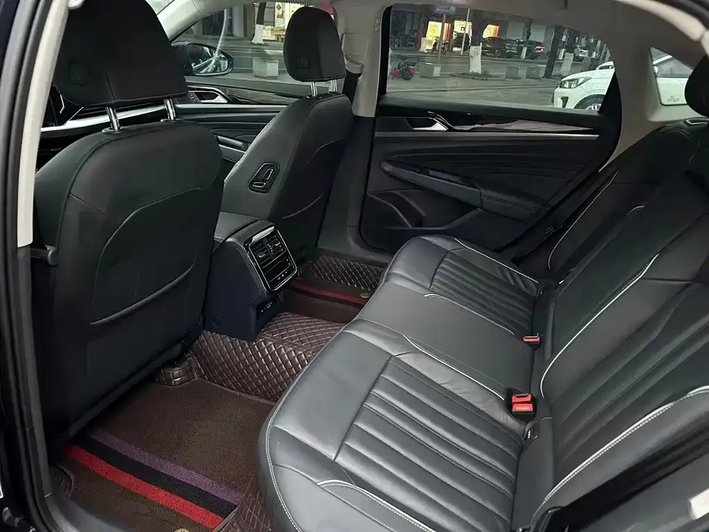 Volkswagen Passat 2023 из CN, фото 2