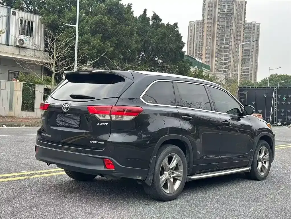 Toyota Highlander — фото 6