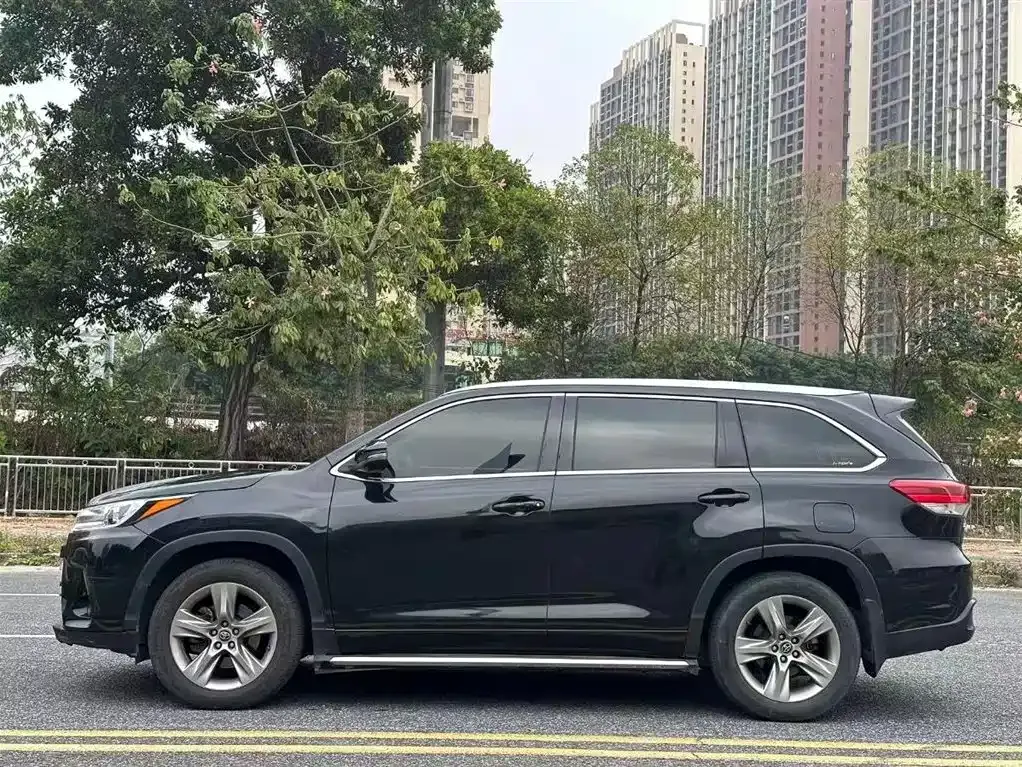 Toyota Highlander — фото 5