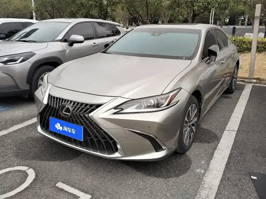 Lexus ES — фото 1