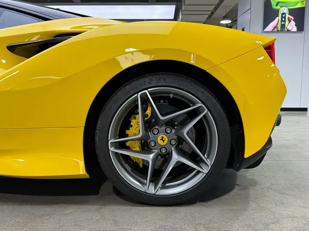 Ferrari F8 — фото 5