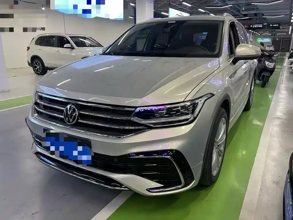 Volkswagen Tiguan L — фото 1