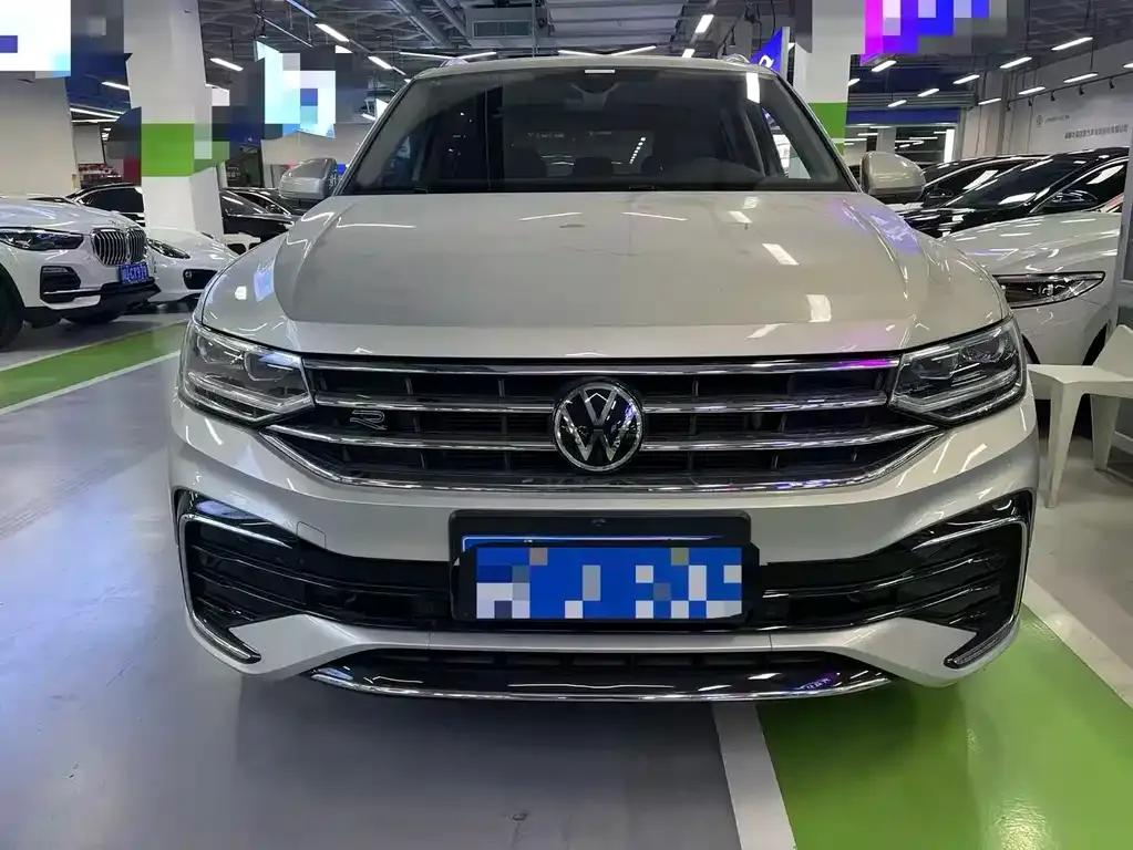 Volkswagen Tiguan L — фото 3
