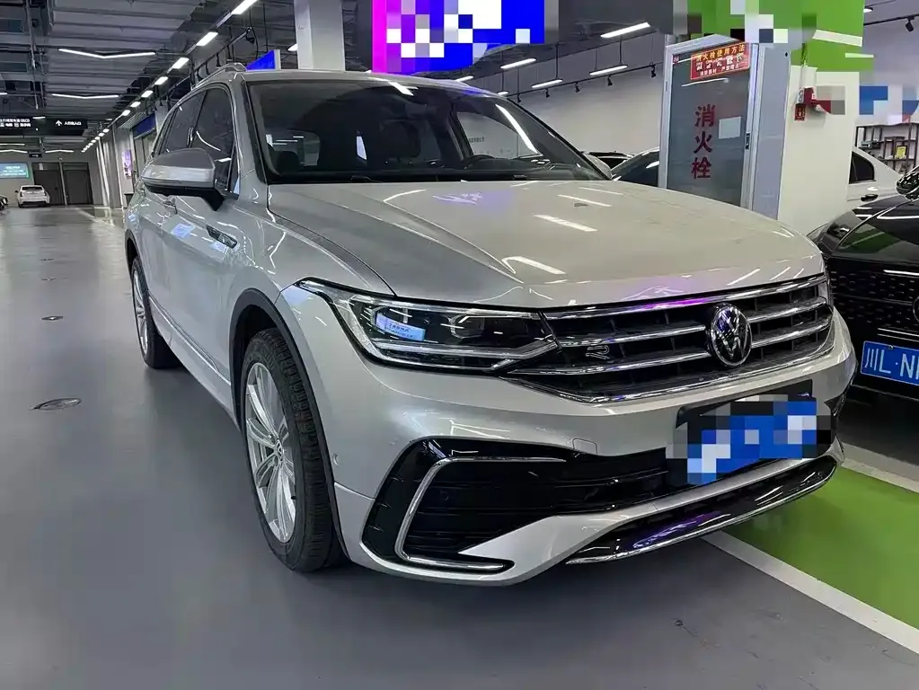 Volkswagen Tiguan L — фото 10