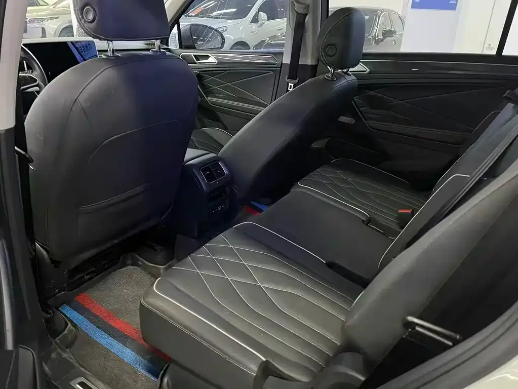 Volkswagen Tiguan L — фото 2