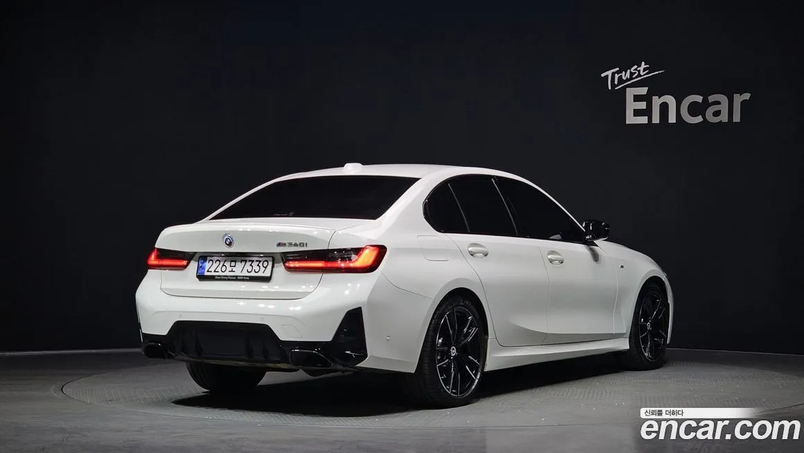 BMW 3-Series 2023 из KR, фото 2