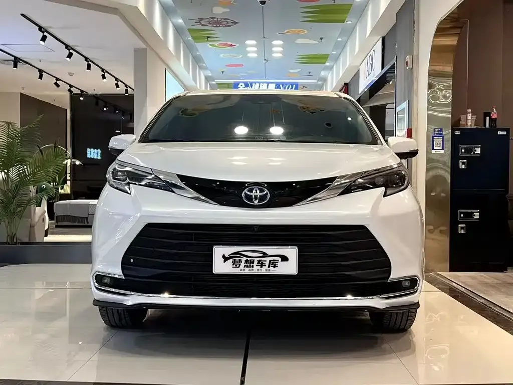 Toyota Sienna 2022 из CN, фото 1
