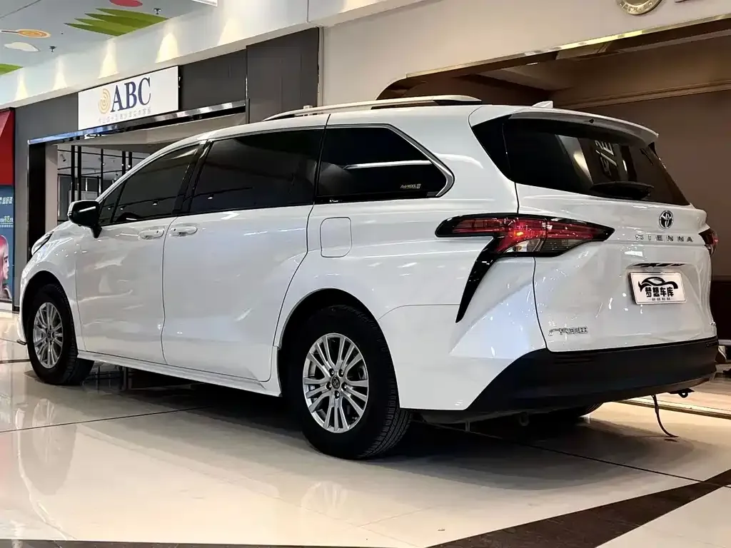 Toyota Sienna 2022 из CN, фото 3