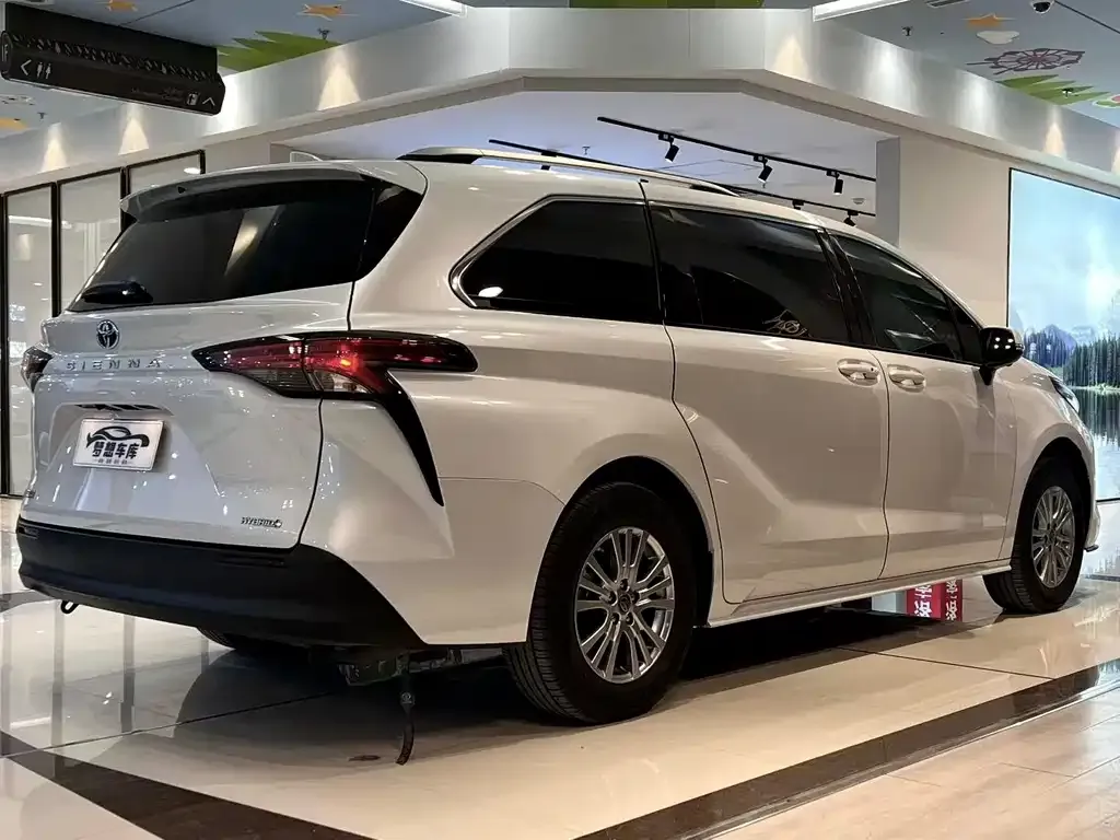 Toyota Sienna 2022 из CN, фото 2