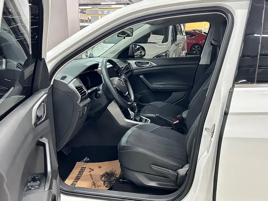 Volkswagen T-Cross — фото 10