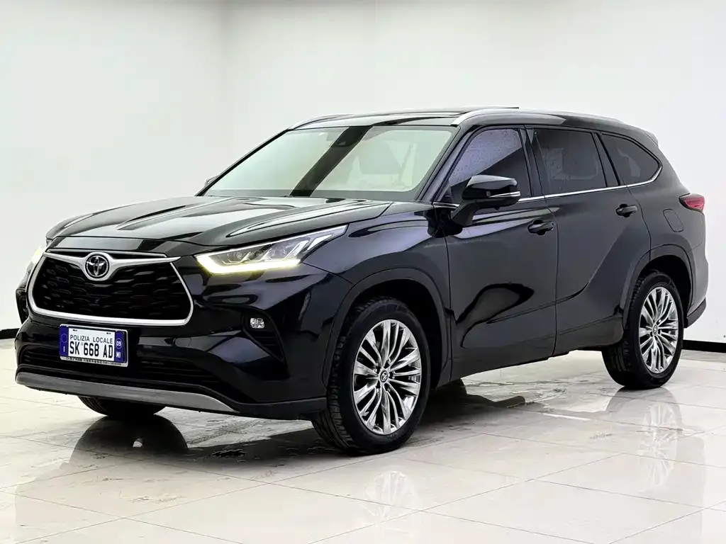 Toyota Highlander — фото 1