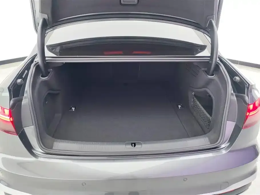 Audi A4L 2023 из CN, фото 3