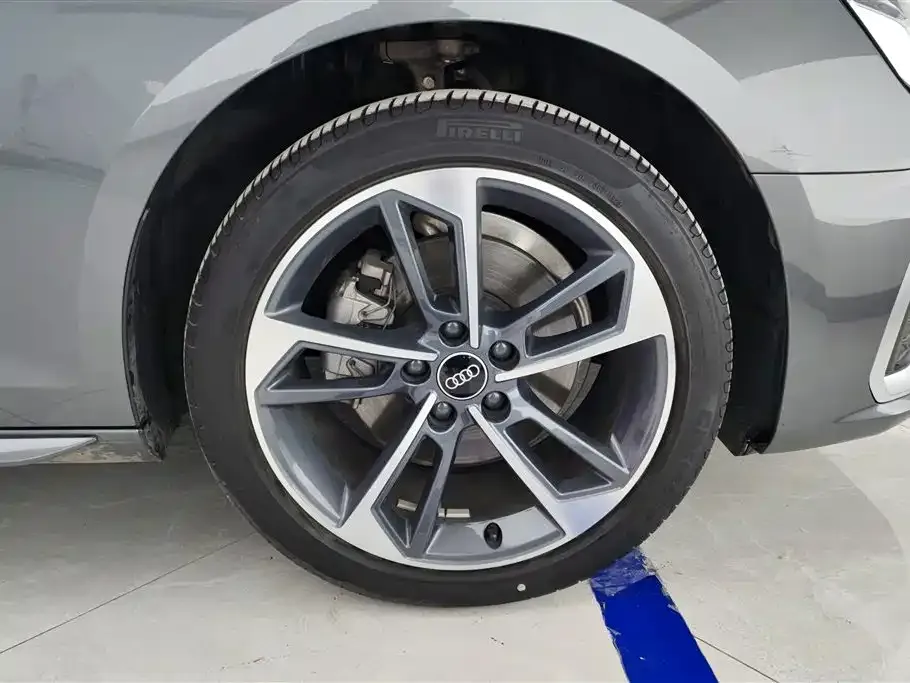 Audi A4L 2023 из CN, фото 2
