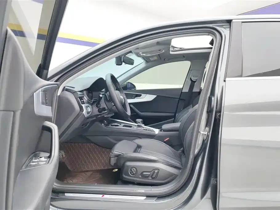 Audi A4L 2023 из CN, фото 4