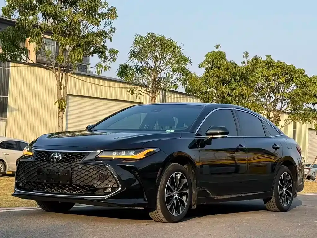 Toyota Avalon — фото 1