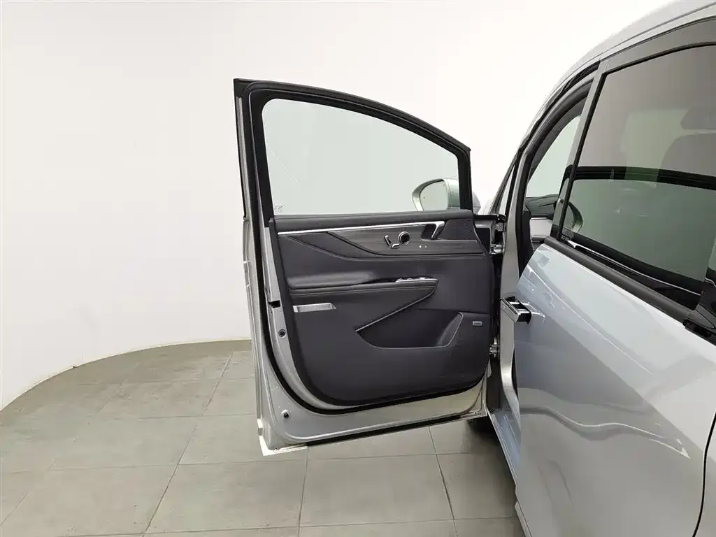 Buick GL8 2025 из CN, фото 2