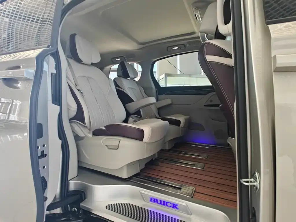 Buick GL8 2023 из CN, фото 2