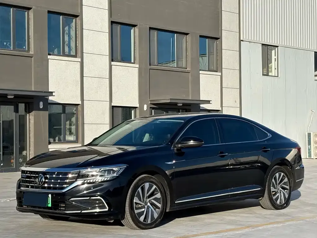 Volkswagen Passat New Energy — фото 1