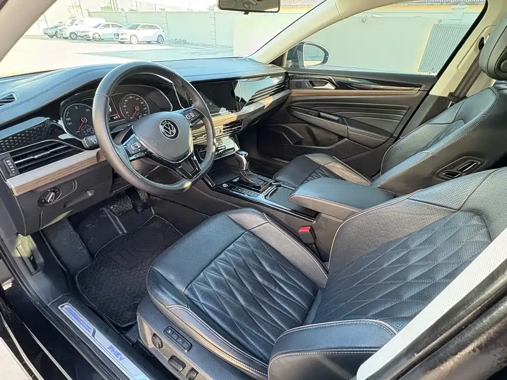 Volkswagen Passat New Energy — фото 10
